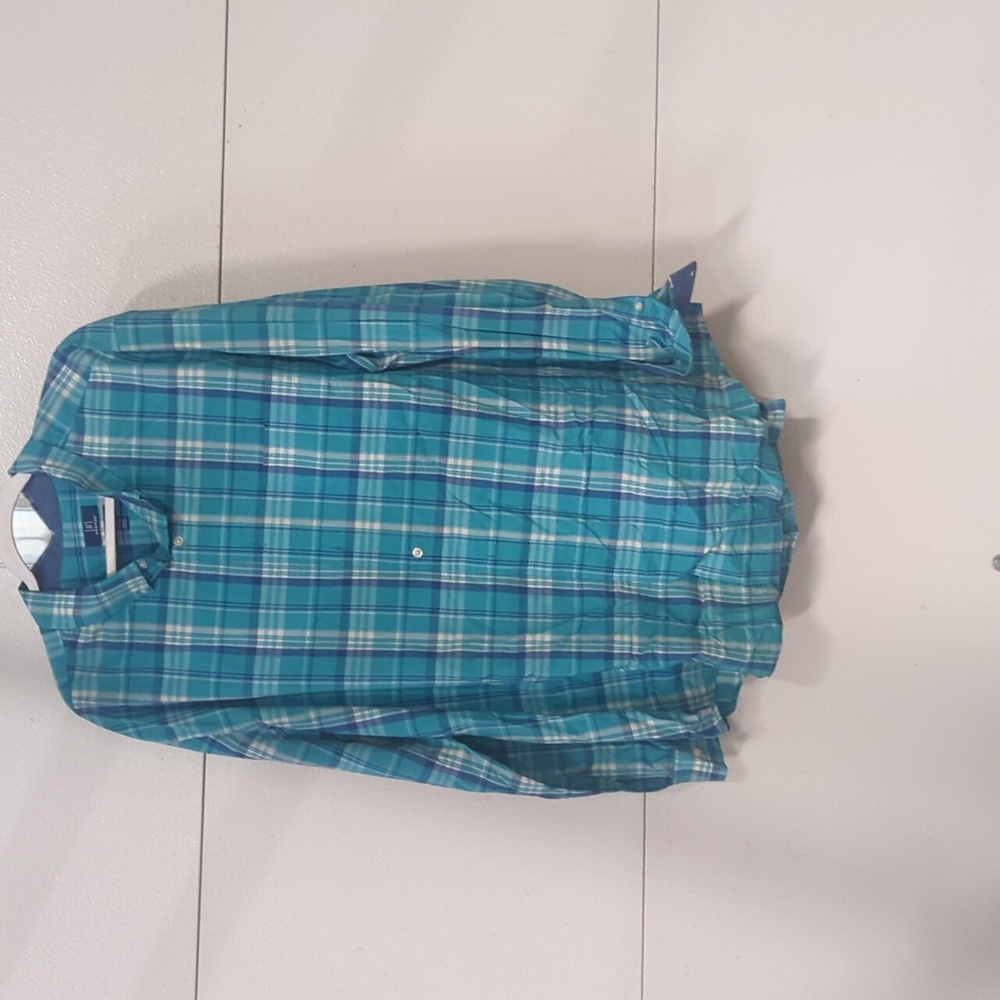 Men's button-down collared dress shirt